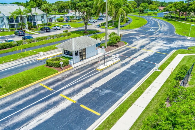 Building Photo - 1011 Green Pine Blvd