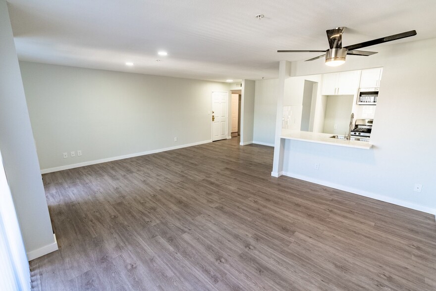 Interior Photo - 315 South Virgil Ave