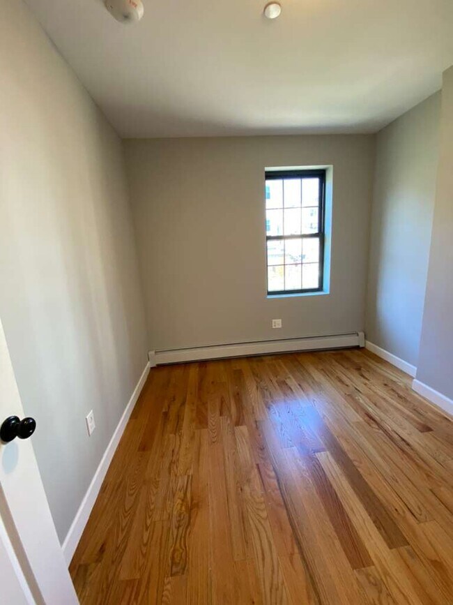 Building Photo - 52D  Yonkers-APT 3