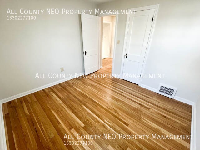 Building Photo - 19330 Meredith Ave