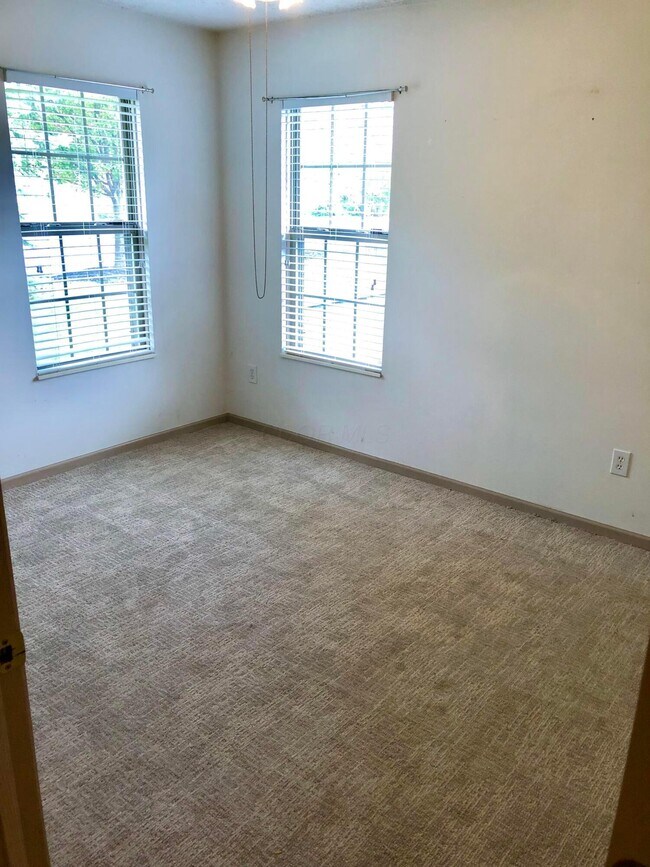 Building Photo - 6835 Villabrook Dr