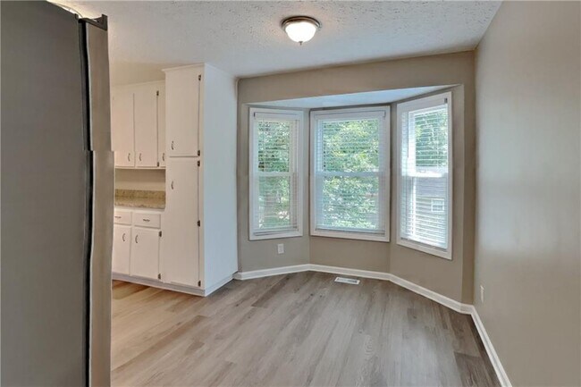 Building Photo - 979 Tyrell Dr