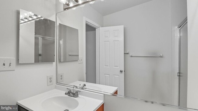 Building Photo - 15526 Owens Glen Terrace