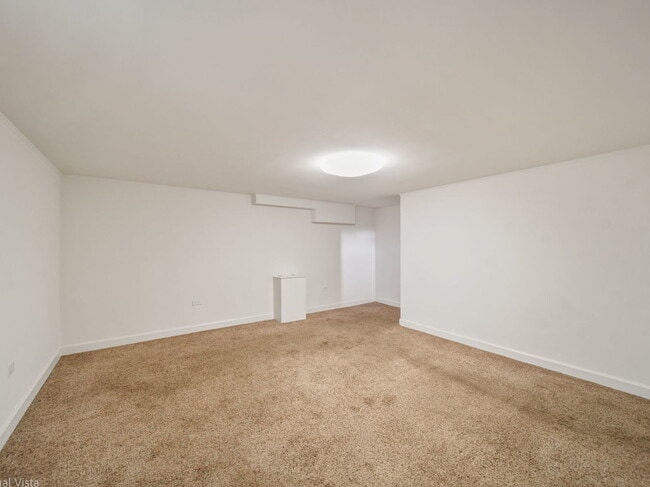 Building Photo - 482 E Vallette St