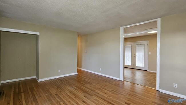 Building Photo - 712 Larry Dr