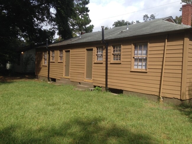 Building Photo - **AVAILABLE NOW**2 Bedroom / 1.5 Bathroom Duplex for Rent in Columbus, GA***