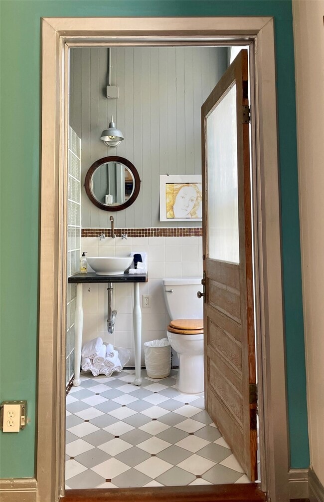 Building Photo - 1614 Avenue K