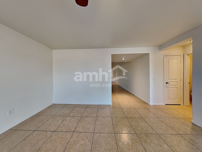 Building Photo - 33335 N Hidden Canyon Dr