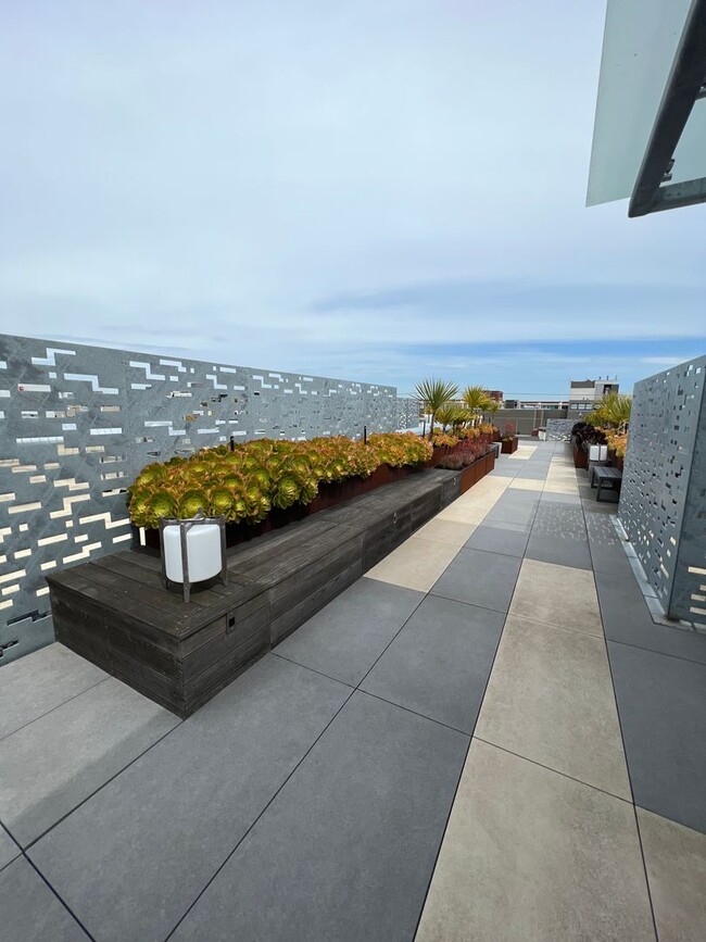 Building Photo - DOGPATCH MODERN LUXURY Jr 1BR 1BA CONDO, R...
