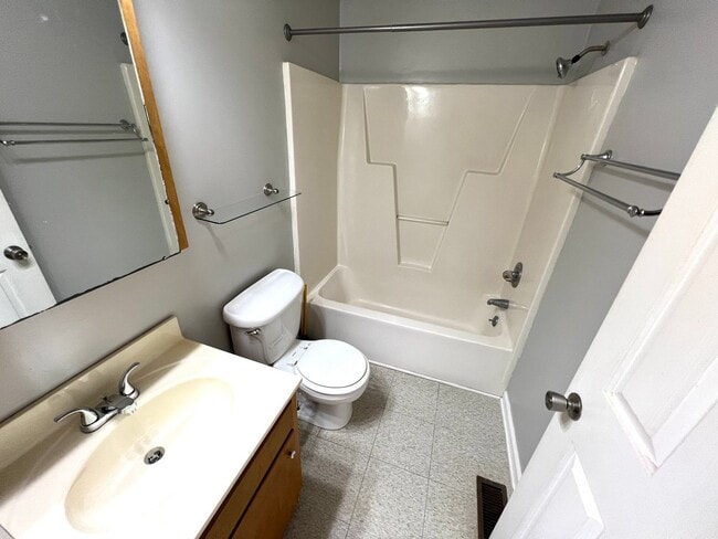 Building Photo - Country Living and Convenience at It's BEST