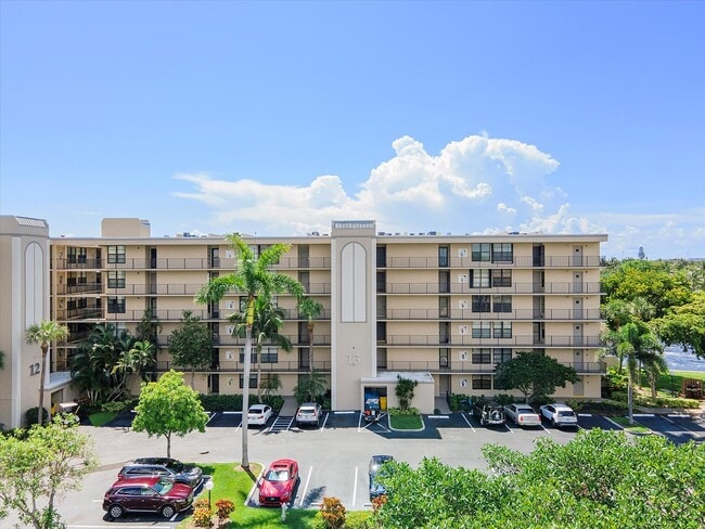 Building Photo - 13 Royal Palm Way