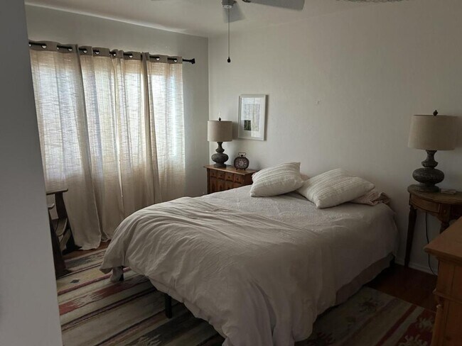 Building Photo - 449 E Paseo Chuparosas