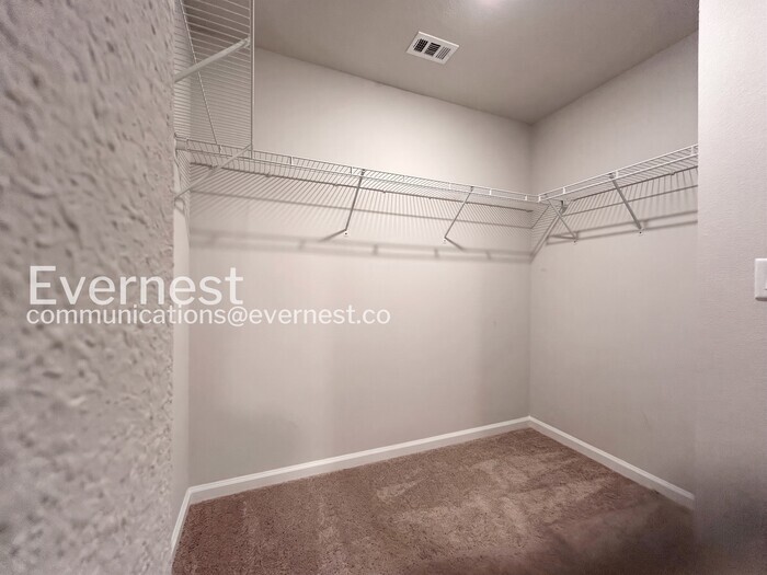 Building Photo - 17 Riverside Ln