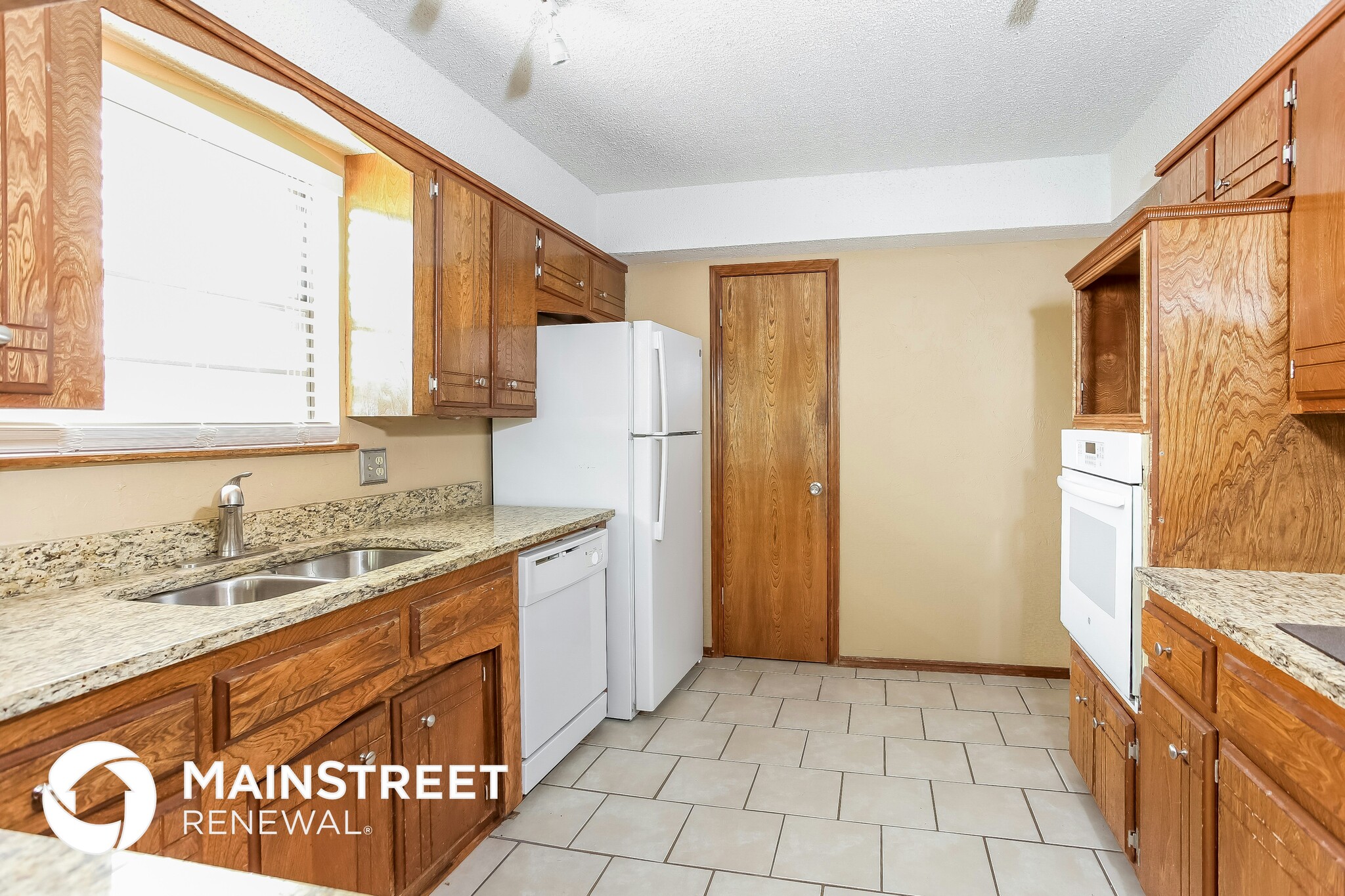 Building Photo - 1124 N Patterson Dr