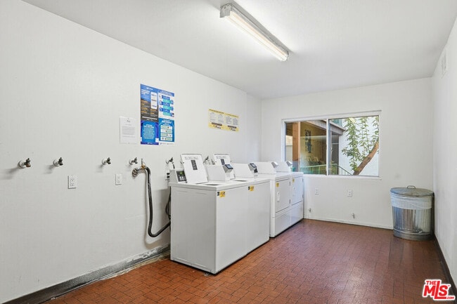 Building Photo - 5460 White Oak Ave