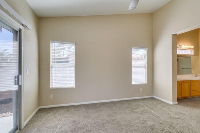 Building Photo - Charming Single-Story Home with Spa & Covered Patio Near Spencer & Wigwam in Las Vegas