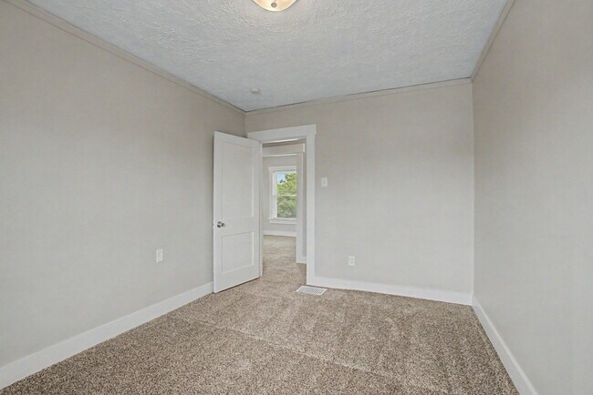 Building Photo - 2600 Wayne Ave