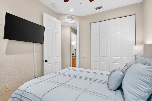 Building Photo - 1371 Vía De Pepi