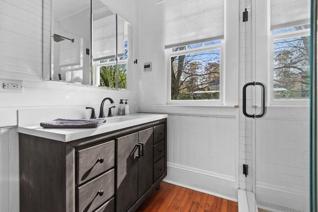 Building Photo - Gorgeous Home in Durham!