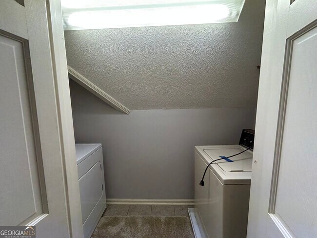 Building Photo - 270 North Dr