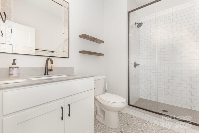 Building Photo - 2523 Irwin Strm Rd