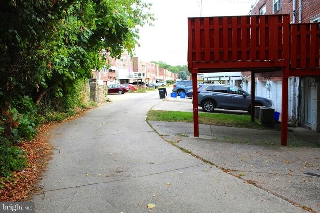 Building Photo - 5481 Vicaris St
