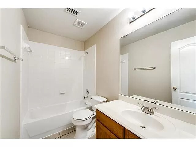 Building Photo - 9117 Newport Ln