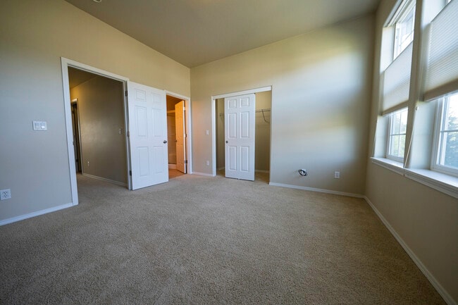 Master bedroom - 4828 SE Teakwood St