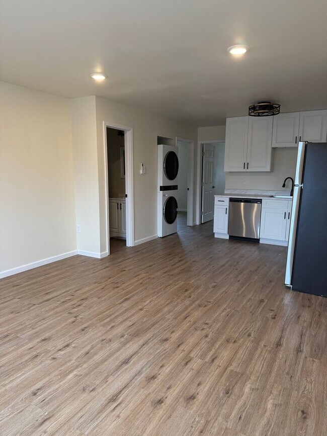 Building Photo - Newly Renovated 2BR in Downtown Myersville!