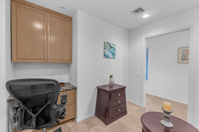 Building Photo - 10 Colgate Dr