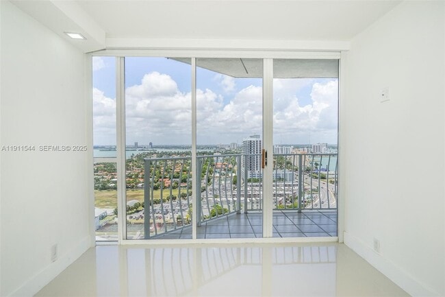 Building Photo - 7601 E Treasure Dr