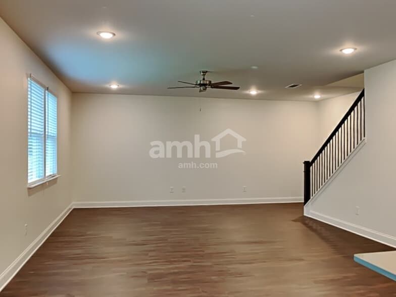 Building Photo - 3820 Chivalry Dr