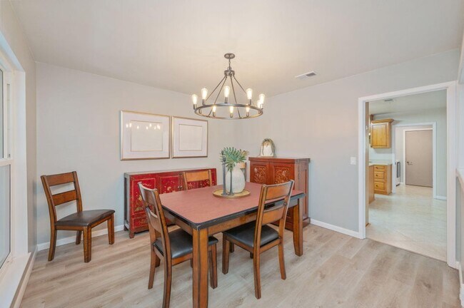 Building Photo - 512 Samana Way