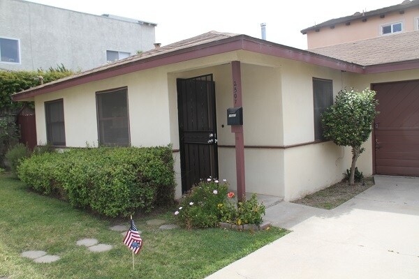 Primary Photo - 2507 Blossom Ln