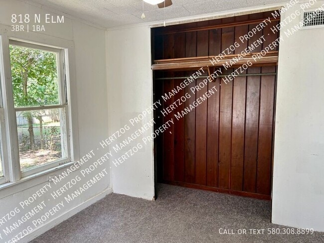 Building Photo - 818 N Elm-
