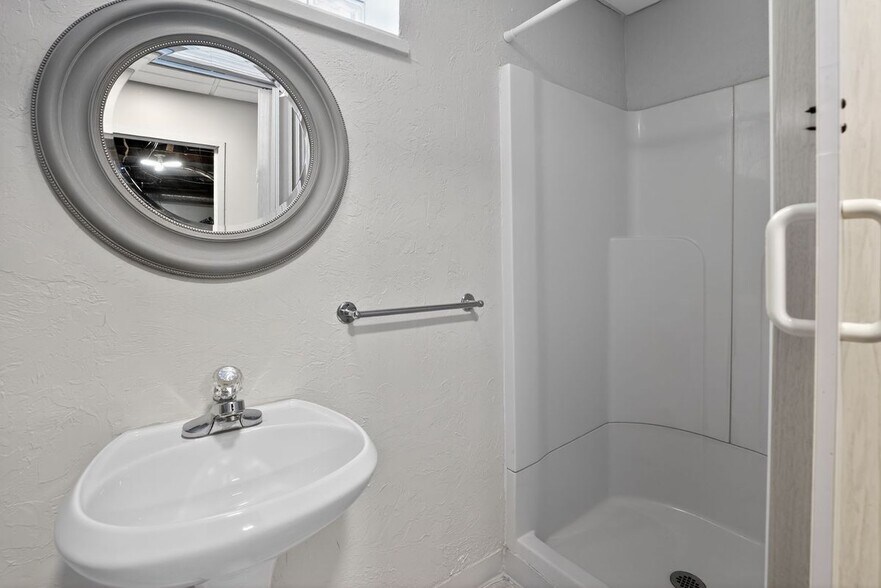 Building Photo - 3341 Recker Dr