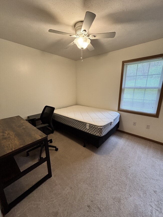 Building Photo - 864 Tremont St