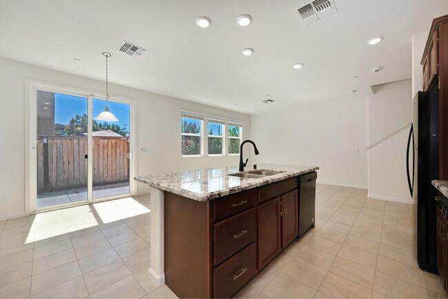 Building Photo - 4600 Ocean Ln