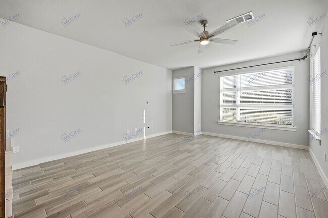 Building Photo - 358 Oakbend Dr