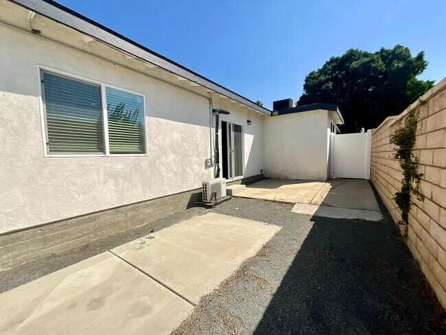 Building Photo - 1057 Circle City Dr