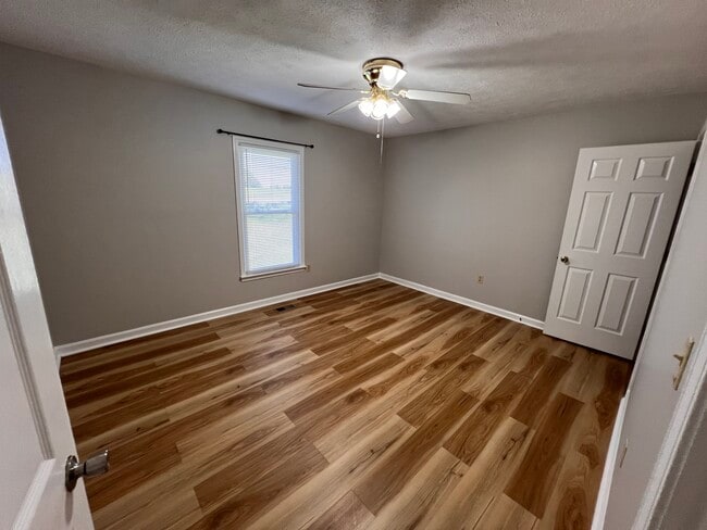 Building Photo - 3911 Manson Pike