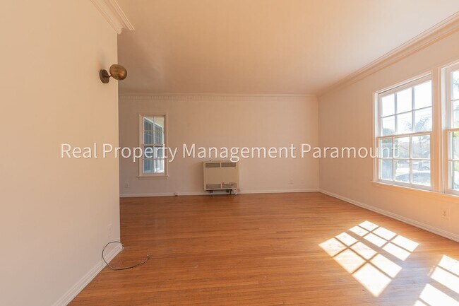 Building Photo - 1460 Orange Grove Ave