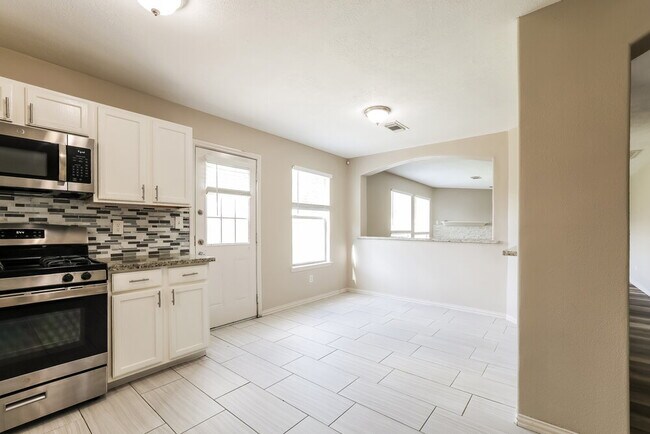 Building Photo - 2422 Fox River Ln