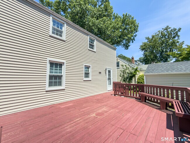Building Photo - 65 Buell St