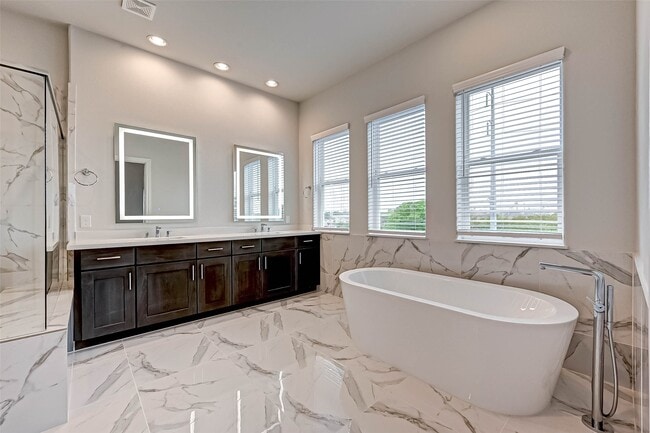 Building Photo - 2234 Lou Ellen Ln