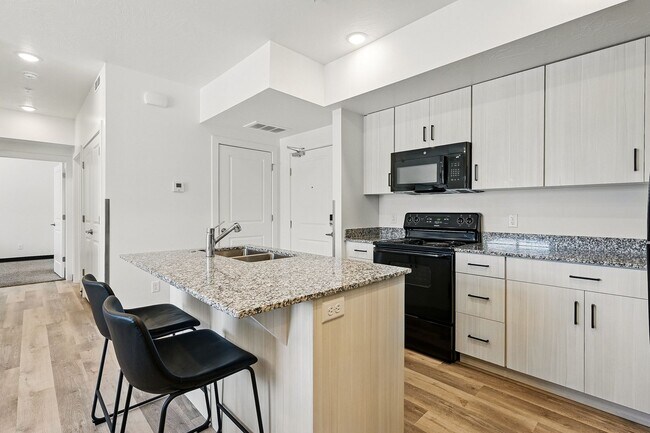 Building Photo - Harding Ave Lofts