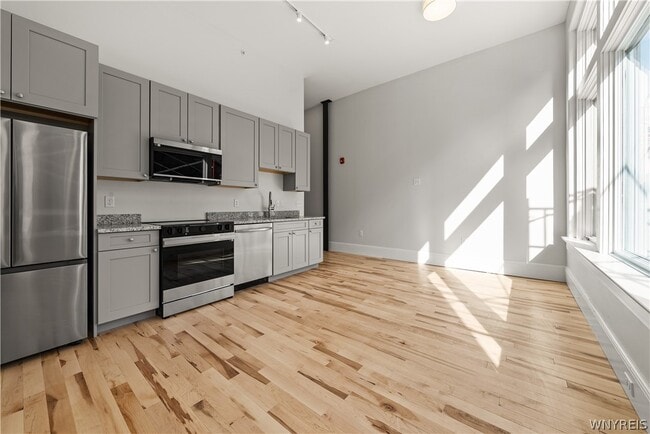 Building Photo - 130 Pearl St