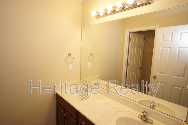 Building Photo - 11100 Autumn Hollow Ln