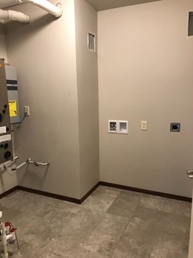 Building Photo - 110 Tanner Ct
