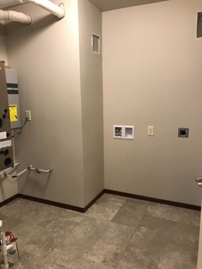 Building Photo - 200 Tanner Ct